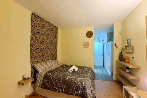 Ervaar een luxe uitje in het hart van Torremolinos vanuit dit levendige appartement op de 12e verdieping. De accommodatie beschikt over een zacht tweepersoonsbed en een tweepersoonsslaapbank, waardoor er comfortabele slaapplaatsen zijn voor maximaal ...