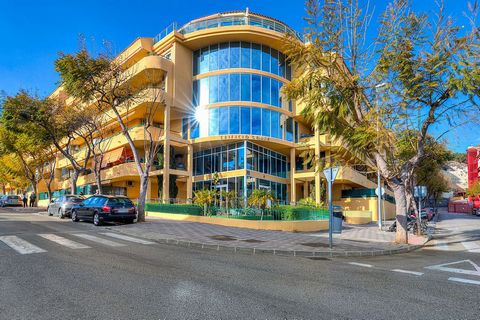 In Los Pacos, a 2-bedroom and 2-bedroom apartment in a prime location! It is a pleasure to present this property in a great location, in one of the most popular neighborhoods of Fuengirola, Los Pacos. This second floor apartment with communal lift bo...