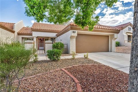 Welcome to your beautifully remodeled home in Sun City Summerlin! This stunning property features engineered wood flooring throughout the kitchen, family room, dining area, and foyer. The modern kitchen is equipped with sleek stainless steel applianc...