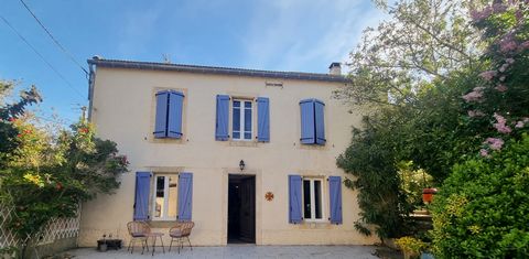 Impeccably renovated and meticulously maintained, this exquisite 4-bedroom 'Maison de maître' boasts a separate 2-bedroom guest cottage. Every detail has been carefully considered in the restoration of this property, preserving numerous original feat...