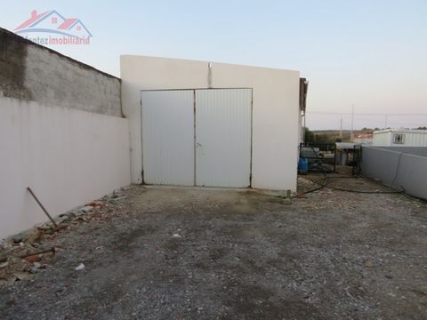 Large warehouse for all types of activity. Great patio for traffic stops. Main entrance, for loading and unloading, through Rua de São Domigos and secondary entrance through Rua Principal da Bufarda. Annual lease. Payment of two months' rent and one ...