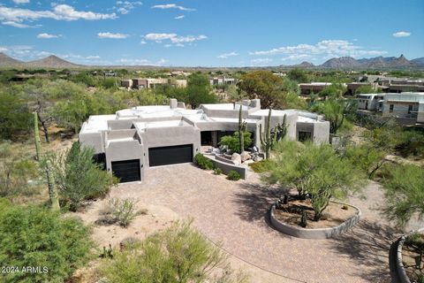 SELLER FINANCING AVAILABLE conditional upon lender approval! Immerse yourself in desert tranquility at this Luxurious desert estate on over an acre lot. Bright & open SPLIT floorplan w/2nd master creates seamless flow between the living, dining & kit...