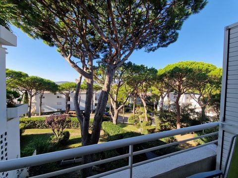 Your Home in Platja d'Aro Awaits You!Located in the sought-after area of Politur, just 500 meters from the beach and the vibrant center of Platja d'Aro, this charming apartment is ready to become your new home. With 2 cozy bedrooms and 1 comfortable ...