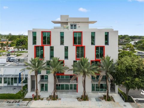 Ce bâtiment de nouvelle construction de classe « A », situé sur le corridor de Bird Road, juste à l’ouest de l’autoroute Palmetto, offre 45 829 pieds carrés d’espace polyvalent pour le commerce de détail, les bureaux ou l’utilisation médicale. La str...