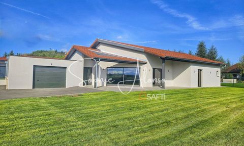 Opportunité Immanquable! Découvrez votre futur chez-vous: villa neuve au design moderne, un véritable bijou de 135 m² niché sur un terrain généreux de 856 m². Cette maison se distingue par ses prestations haut de gamme : climatisation (grille d’aérat...