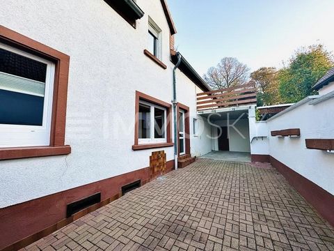 Bienvenue dans votre nouvelle maison ! Cette charmante maison individuelle extrêmement calme vous offre un espace de vie généreux pour le confort et la détente. Le rez-de-chaussée impressionne par sa cuisine équipée et baignée de lumière (plus 10 000...