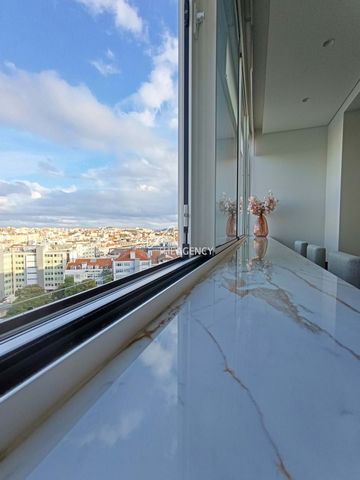 Discover this magnificent one-bedroom penthouse, beautifully renovated, offering breathtaking views of central Lisbon, from Marquês de Pombal to São Jorge Castle! With a total of 73m², this apartment is ideally oriented to the east and west, ensuring...