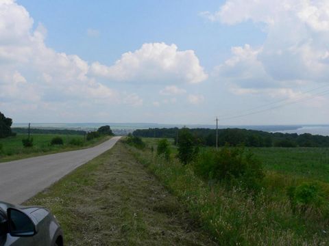 Земельный участок общей площадью 108 га в собственности, земли населенных пунктов под ИЖС. Возможна продажа частями. Коммуникации по границе участка