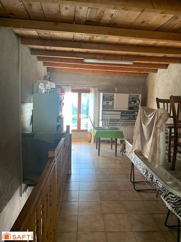 A vendre belle maison de village en pierres.