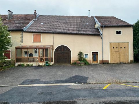 ancienne ferme, avec de la place pour se garer devant