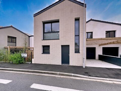 Maison avec climatisation, panneaux solaires garage, jardin, DPE A - Frais de notaire réduits