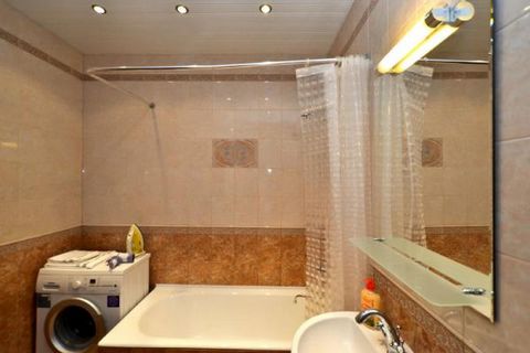 Сдается квартира, Большие Салы, улица Середкина, 21. Обращаться в WhatsApp: +79617741780 В наличии: холодильник, стиральная машина, микроволновка, телевизор, кондиционер, плита, утюг, посуда и всё необходимое для комфортного проживания. Условия аренд...