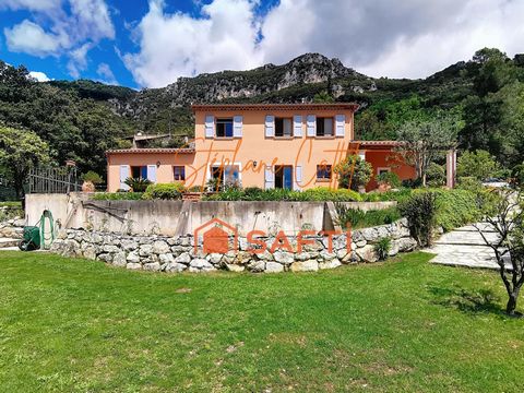 Magnifique villa avec vue panoramique et aperçu mer