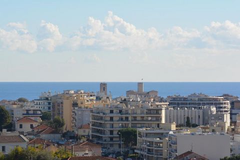 House Level 2, View Sea, General condition Excellent, Kitchen Open plan, Heating Gas, Cleansing Modern sanitation Bedrooms 4, Bath 1, Shower 2, Toilet 3, Terrasses 4, Car park 6 Environment house Separate, Land Landscaped garden, Near to All convenie...