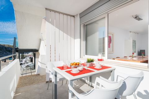 Welcome to this amazing apartment for 4 people in Cala Sant Vicenç, just ideal for those people who are picturesque beach lovers. This modern apartment, located on the first floor, features a charming equipped terrace where you can enjoy breathtaking...