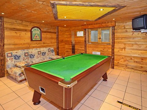 Well equipped chalet with three apartements. Nicely situated on the hillside on the upper outskirts of Champagny with a spectacular mountain view. You can reach the village center (shops, restaurants, pubs, cinema) as well as the express cable car an...