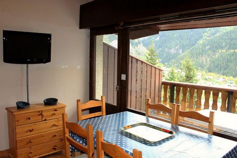 Ideally situated 50m away from gondola and a short 2-minute walk from the centre of Champagny, les Hauts de Planchamp, is a complex which comprises of chalets and apartments. Their terraces are southfacing and offer a panoramic view of the surroundin...