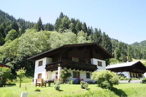 Located in Dienten am Hochkönig, this spacious apartment is perfect for a weekend getaway. It can accommodate up to 7 guests and has 3 bedrooms. This property is centrally located between the well-known skiing areas of Saalbach-Hinterglemm, Flachau a...