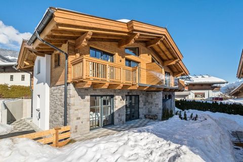 Cette luxueuse maison de vacances/chalet indépendant pour un maximum de 10 personnes est située directement à Piesendorf dans le pays de Salzbourg, à une courte distance de Zell am See, Kaprun et Saalbach-Hinterglemm et avec un arrêt de ski-bus à 300...