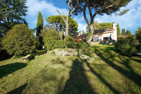 This 3-bedroom villa in Montefiascone is situated near lake Bolsena and can accommodate 7 people. It comes with a garden and terrace and is ideal for a large group or families to stay. During the stay, you can explore the nearby Bolsena Lake, Bolsena...