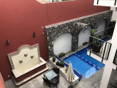 Hotel for sale located in the heart of Querétaro in a beautiful house from the late 1800s, with a colonial architectural beauty, with an area of 595 meters of land and 831 meters of construction and has 15 rooms, with air conditioning, heating, the l...
