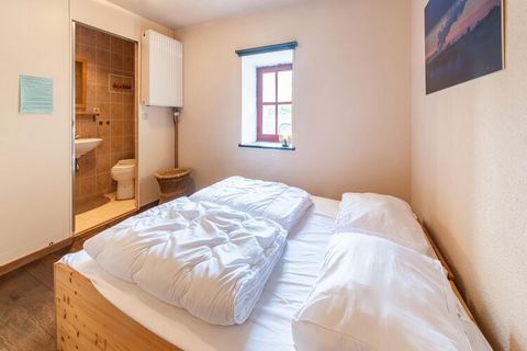 Verblijf in deze zeer luxe vakantiewoning in Melreux-Hotton, die is voorzien van een sauna waarin je volledig tot rust zult komen. Er zijn 9 slaapkamers, waarvan er 8 een eigen badkamer hebben. In totaal is er ruimte voor 27 gasten. Dit is een ideale...