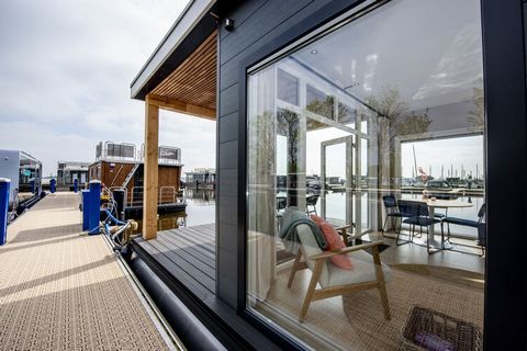 This spacious and bright houseboat is located in the Waterrijck marina on the Sneekermeer near the Starteiland, within cycling distance of the pleasant town of Sneek. The perfect base for anyone who enjoys living on and by the water. Here you can enj...
