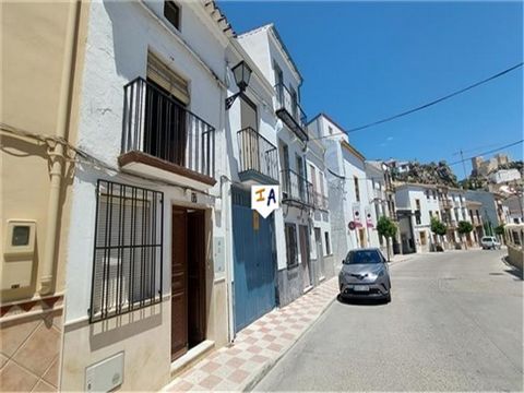 Situada en la codiciada localidad de Luque, en la provincia de Córdoba, Andalucía, España, se encuentra esta casa adosada de 178 m2 construidos y 3 dormitorios. Ubicado en una calle amplia y nivelada con estacionamiento en la calle justo afuera, ingr...