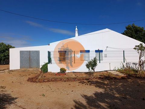 Come and discover our stunning Agricultural Farm in Cabanas de Tavira, in the heart of the Algarve! With an ancient nora of abundant water, this property offers everything you need to have a successful farm. It has a borehole, irrigation water, wood-...