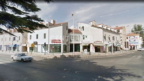 Business premises for sale - premises, ground floor, surface area 110.68 m2, on the market in Biograd na moru. Very frequent location, considering that it is on the market, high turnover of customers, especially in the summer months. The office space...