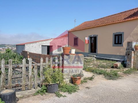 Single storey house for refurbishment in Pena Seca - São Bartolomeu dos Galegos. Outdoor space with leisure area, attachments and private garage. Inserted in a plot of 280sq.M with a gross construction area of 148sq.M. Located in a quiet area with un...
