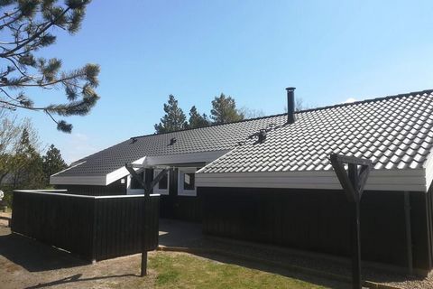 NO YOUTH GROUPS - 2 HEAT PUMPS HAVE TO MAKE THE HOUSE MORE ENERGY FRIENDLY. Close to beautiful nature in Houstrup is this lovely cottage, which has everything you need for you and your family to have an unforgettable holiday. The cottage was renovate...