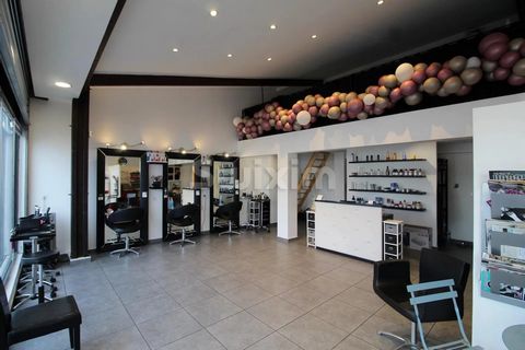 REF 3808DB: Fréjus sector, hairdressing business or all businesses except catering (contact us) good turnover, ideal location, large parking possibility. Possibility fiber. Swixim independent commercial agent in your area: Fees payable by the seller ...