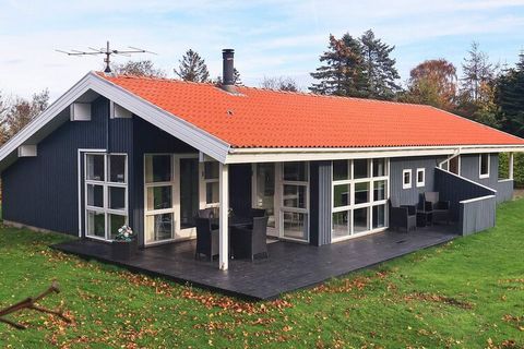 Holiday home located in Langeland's most famous holiday area by one of Denmark's best beaches. The house contains i.a. practical, open kitchen with dishwasher, microwave, dining area with direct access to sun terrace with fireplace. Access to carport...