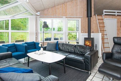 Cottage bien aménagé près de Fjellerup Strand avec grand espace piscine avec piscine et grand bain à remous. Le gîte est bien entendu équipé de tout ce qui peut être attendu pour de merveilleuses vacances, y compris sauna, bain à remous et piscine po...