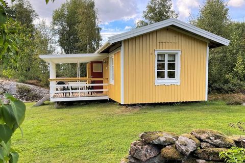 Welcome to Henån and the small guest house located in nature's quietest corner on Orust. With the proximity to both salty baths and Grindsbyvattnet's lake, you can choose sweet or salty. Perfect for the motorcycle holiday or couple with a small child...