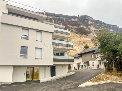 Ref 67658AJL: PAS DE l'ECHELLE 74100 Etrembières, a stone's throw from Veyrier customs, 3-room apartment in a small residence with breathtaking views of the Salève. NOTARY FEES FREE. Ideally located 300 meters from Veyrier customs, close to bus and T...