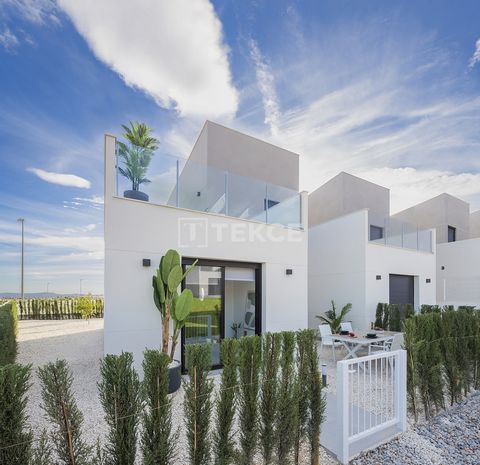 2, 3 Bedroom Townhouses with an Unparalleled View of the Golf Course in Murcia Elegant townhouses are located within a prestigious golf resort at the base of the beautiful Sierra de Carrascoy natural park in Murcia. This prime location makes them the...