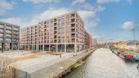 We are delighted to offer the market this beautifully presented modern apartment in Icemaid Court, Rookwood Way, Hackney Wick, E3. This fifth-floor apartment forms part of an impressive canal-side development. The property has been finished to a very...