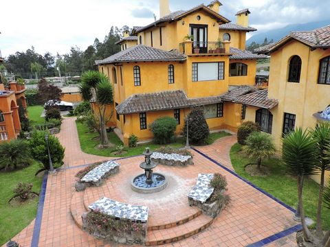 Diese schöne möblierte Wohnung zur Miete oder zum Verkauf befindet sich im Komplex Casa de los Sueños, 8 Gehminuten vom Zentrum von Cotacachi entfernt. Dieser Komplex ist einer der besten in Cotacachi, wegen seines einzigartigen Stils, seiner schönen...
