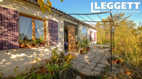 A25571LOS84 - Two pretty single-storey houses, each around 80m2, ideally located in the commune of Puyvert in the Luberon nature park, 2km from Lourmarin. These 2 houses face south for maximum sunshine and lovely views over the Luberon countryside, c...