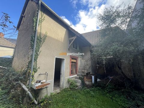 Located a stone's throw from the shops, this house to renovate of 50 m2 is composed of two rooms, convertible attic and an adjoining barn. On the land an outbuilding. Work is to be expected. Information on the risks to which this property is exposed ...