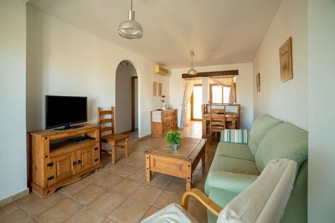This beautiful apartment is in a very quiet urbanization in Palomares. There are 2 bedrooms for 6 people. Enjoy the surroundings from the private fenced roofed terrace of the home. This place is ideal for a group of friends or family travelling toget...