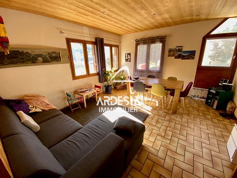 VALLOIRE, Les Verneys, at the foot of the ski slopes, T4 apartment for sale with a surface area of 73.66 m2, with unobstructed views. Located on the ground floor, it is composed of an entrance, a living room, a kitchen, two bedrooms, an alcove, a bat...
