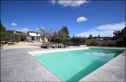 Dpt Vaucluse (84), à vendre LOURMARIN maison P6 de 154 m2 avec jardin de 2200 m2 piscine et double garage pool-house