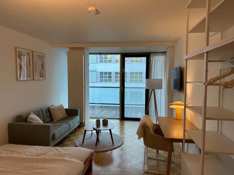 The apartment is located on the 2nd floor of an apartment building with elevator and was recently renovated and modernized (first occupancy after renovation). The living/sleeping area has a cozy sitting area with smart TV, a small workstation and a b...