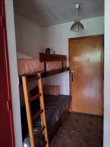 In a building called Residence Plein Soleil, located in the town of Seyne (04140) at the place called Sainte Catherine, listed in the cadastre under no. 731 of section G, for an area of 25 to 40ca, apartment type 1 lot no. 24 overlooking the south fa...