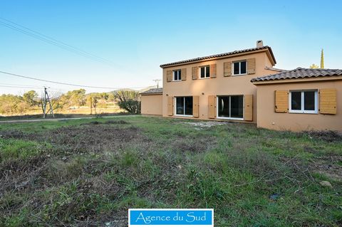 SAINT ZACHARIE-FRAMEWORK COUNTRYSIDE-QUIET House T6 of about 142m2 built in 2018 on 969m2 of flat and swimming pool, it consists on one level of an entrance serving an open kitchen, dining room, living room of 55m2, two bedrooms, a toilet, a bathroom...