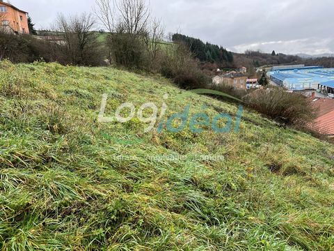 EXCLUSIVITY - COURSES - In village with local shops and school, Building land of about 1150 m2, not developed, free builder. Unobstructed view. South/West exposure.