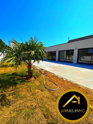- ARRAS IMMO - EXCLUSIVITY - FAVORITE HOUSE -NEW- We offer this magnificent single storey property of 230m2 offering a very large living room with fitted and equipped kitchen, a toilet, a laundry room, a bathroom with bath and walk-in shower and 4 be...